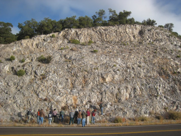We made several roadside stops to discuss the interesting geology of eastern Arizona and examine the features up close.