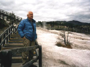 Dave DeMarais (NASA/Ames) joined us on Saturday to guide us around the Mammoth Hot Springs area. Dave works on microbiology and origins of life stuff.