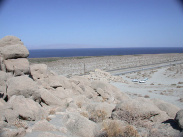 We stopped in the afternoon near the Salton Sea. Here Ingrid regaled us with tales of Travertine Rock, ancient Lake Chuilla, the Salton Trough, and palaeoshorelines.