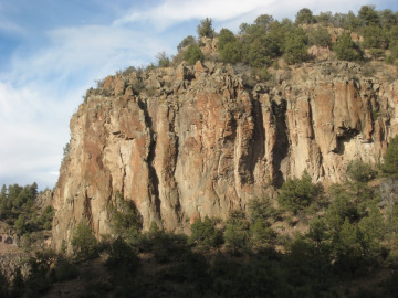 We made several roadside stops to discuss the interesting geology of eastern Arizona and examine the features up close.