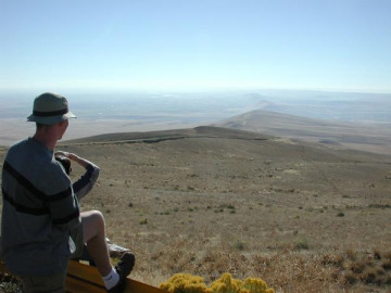 Windy and Zibi talked about folds and wrinkle ridges, then Joe Plassmann related the history of the Hanford Nuclear Reservation upon which we were standing.