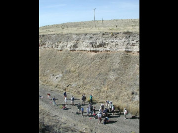 We had a hike through barbed wire, which only attacked Ralph, out to the outcrop at Marengo Siding where Jay then debated the pros and cons of how Lake Missoula ruptured and drained. By the wonders of civil engineering, a loess hill has been cut in two enabling us to l ook at a cross-section. Devon took this opportunity to talk about the formation of streamlined landforms.