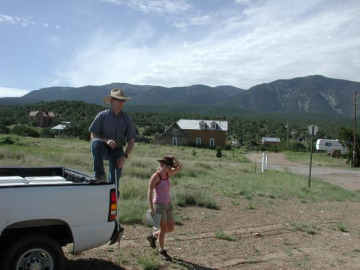 Jim took us to the ghost town of White Oak and its laccolith. Continuing the volcanic theme, Joe described the Socorro Magma Body that seethes beneath this placid-looking Rio Grande town.