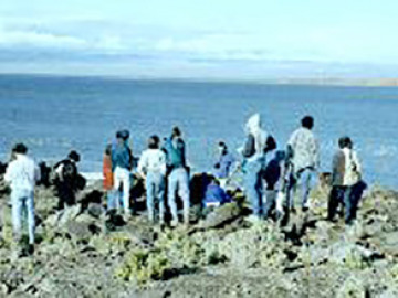 The field trip crew at the Salton Sea.