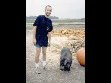 Will visits with a farmstand pig ("here, have this...pineapple!).