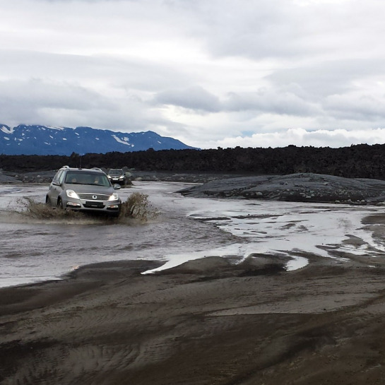 The commute to "scamperhraun", near the vent area, was particularly challenging. During the day glacial meltwater would raise the right of the rivers, making it critical to return home before they became impassible.