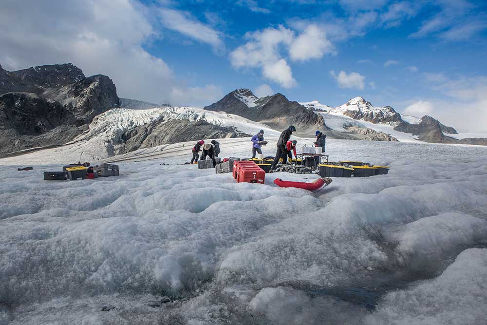  Seismometer to Investigate Ice and Ocean Structure (SIIOS)