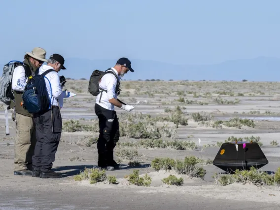 Sample return capsule