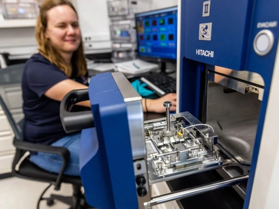 Jessica Barnes working in the Kuiper-Arizona Laboratory for Astromaterials Analysis at the University of Arizona