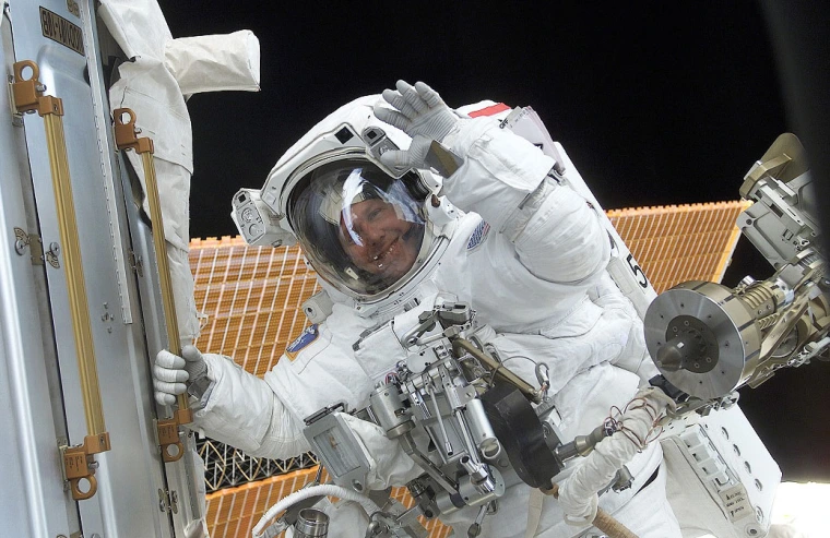 Alum Tom Jones space walk